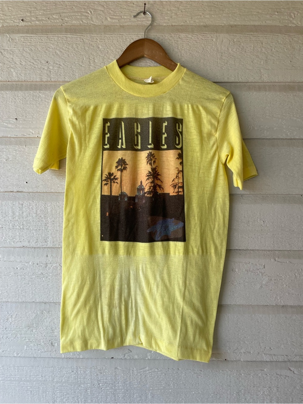 Vintage 80s Eagles "Hotel California" Yellow Graphic T-Shirt Rock & Pop Shirt